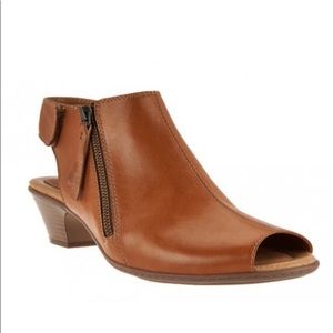 NEW! Earth brand dressy wedge sandal